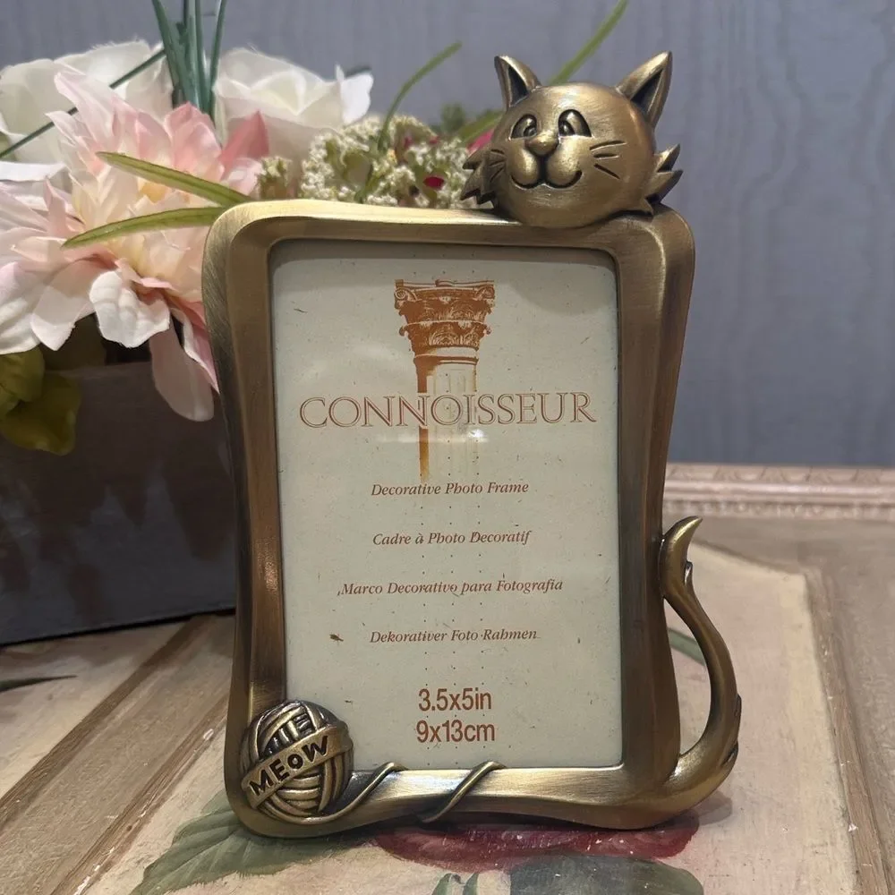 Vintage Connoisseur Cat Frame Gold Kitty Ball of Yarn Meow